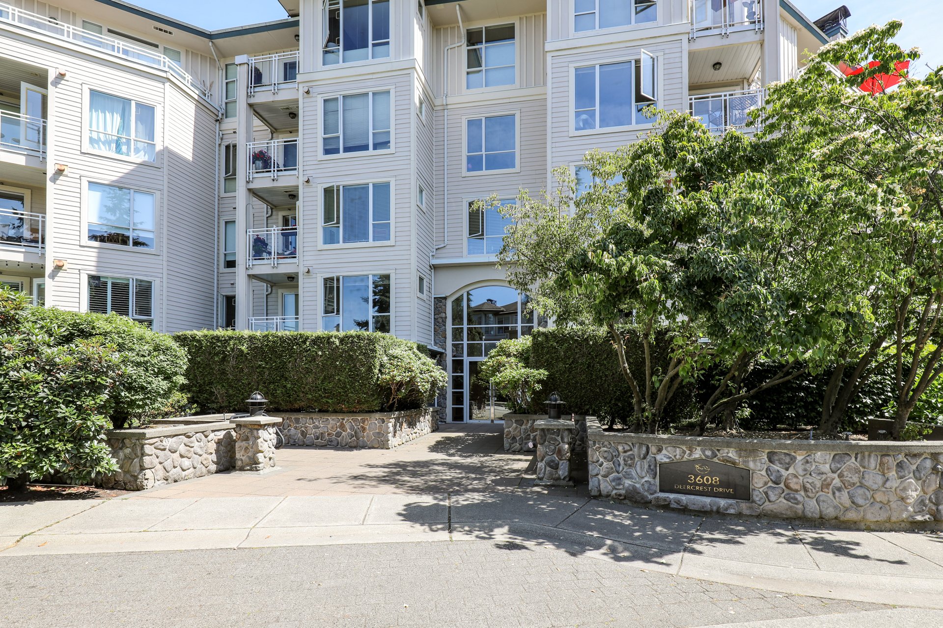 Deerfield at Ravenwoods 3608 Deercrest Dr Condos For Sale & Sold