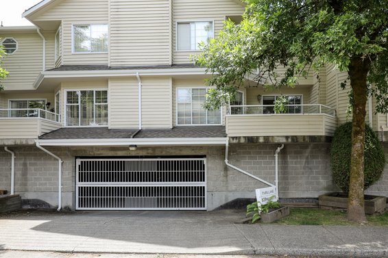 Park Lane - 839 W 17th St | Townhomes For Sale + Listing Alerts