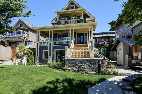 Kings Walk - 244 E 5th St | Townhomes For Sale + Listing Alerts