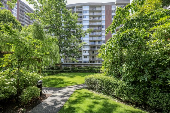 Hollyburn Building at Woodcroft Estates - 2020 Fullerton | Listings + Alerts