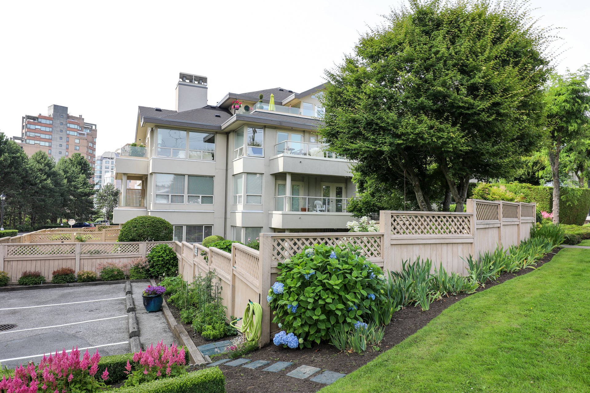 Stratford Court 2202 Marine Dr Condos For Sale + Sold Listings