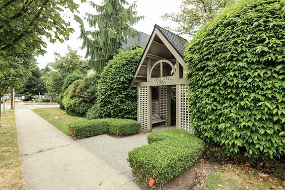 Tudor Gate - 1701 Chesterfield | Townhomes For Sale + Listing Alerts