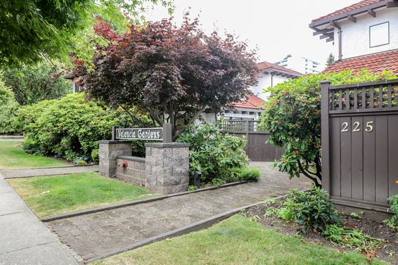 225 W 15th Street, North Vancouver