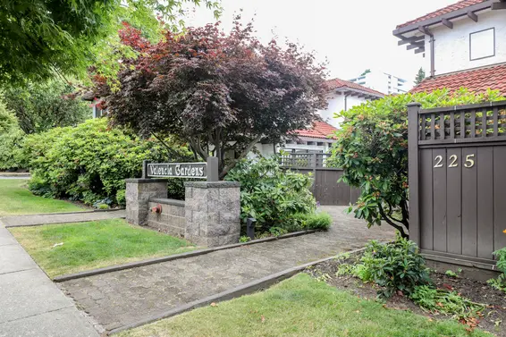 225 West 15th Street, North Vancouver