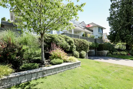 Jeffrey Court - 232 E 6th St | Townhomes For Sale + Listing Alerts  