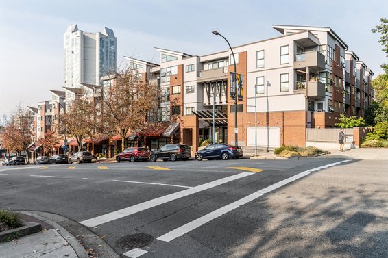 345 Lonsdale Avenue, North Vancouver