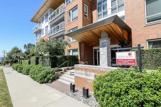 217 West 8th Street & 717 Chesterfield Avenue, North Vancouver For Sale - image 3