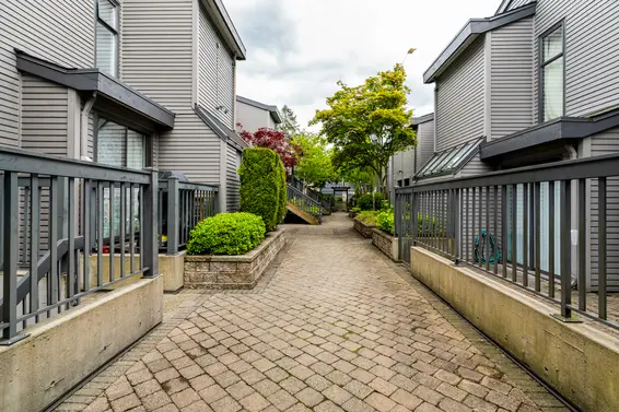 3120-3142 Lonsdale Avenue, North Vancouver For Sale - image 2