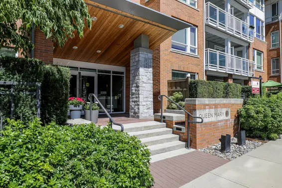 217 West 8th Street & 717 Chesterfield Avenue, North Vancouver For Sale - image 4