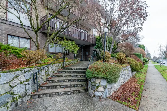 120 East 4th Street, North Vancouver For Sale - image 3