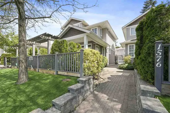 1576 Tatlow Avenue, North Vancouver For Sale - image 1