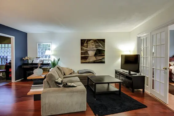 1072 Arborlynn Drive, North Vancouver For Sale - image 10