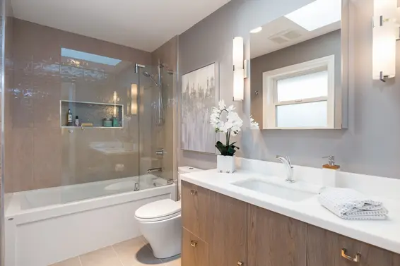 Bedroom Upper Level Ensuite - 998 Dempsey Road, North Vancouver  