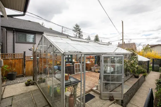 515 East 19th Street, North Vancouver - greenhouse  