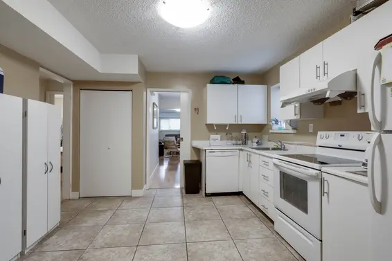 Suite Kitchen - 2730 Eastern Avenue, North Vancouver  