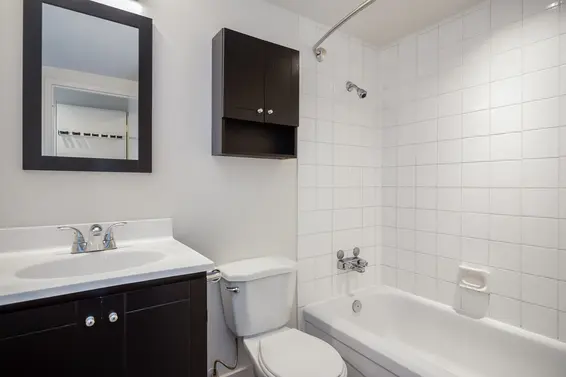 Bathroom - 307-360 East 2nd Street, North Vancouver  