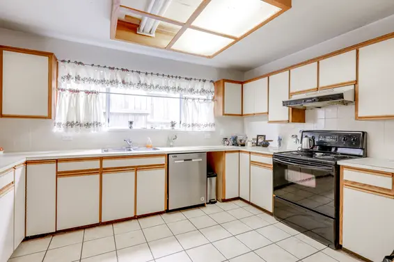 2497 Panorama Drive, North Vancouver For Sale - image 9