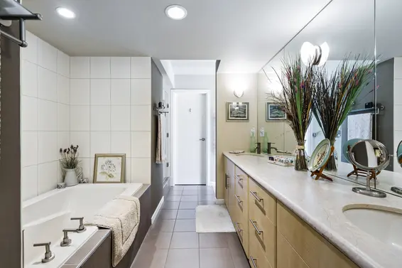 303 3750 Edgemont Boulevard, North Vancouver For Sale - image 19