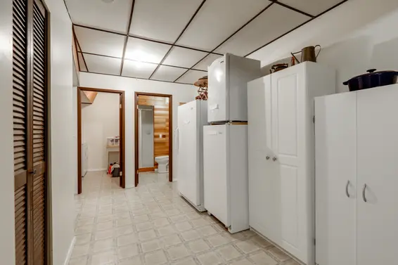 Flex space - 4775 Tourney Road, North Vancouver  