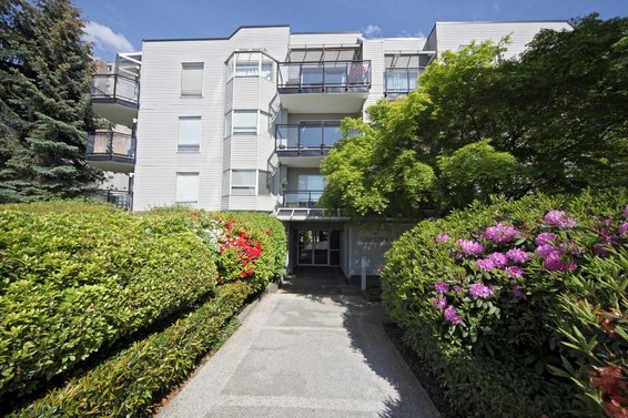 207-1550 Chesterfield Avenue, North Vancouver