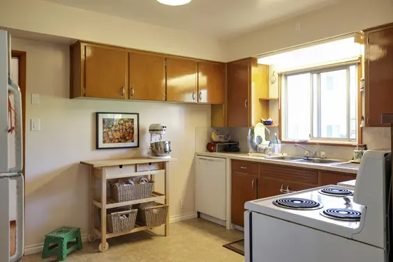 1621 Sutherland Avenue, North Vancouver For Sale - image 2