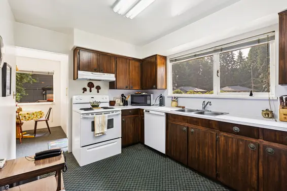 2830 Crestlynn Place, North Vancouver For Sale - image 11