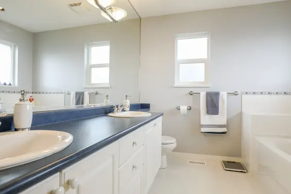 Master Ensuite - 453 East 16th Street, North Vancouver  