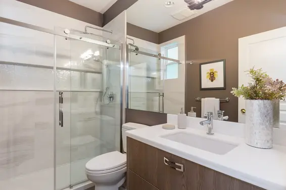 Bedroom Main Floor Ensuite - 998 Dempsey Road, North Vancouver  