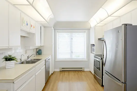 Suite Kitchen - 1322 Mill Street, North Vancouver  