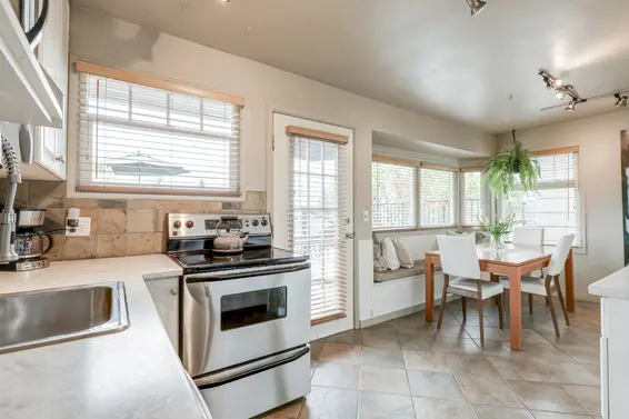 515 East 19th Street, North Vancouver - kitchen 3  