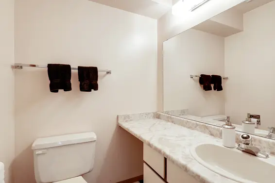 Bathroom - 111-1910 Chesterfield Avenue, North Vancouver  