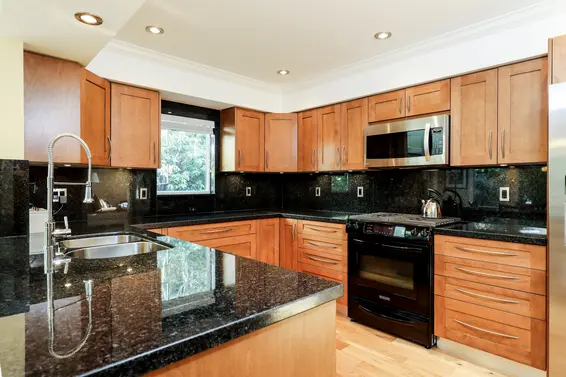 Kitchen - 5-1001 Northlands Drive  