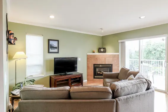 Family Room - 453 East 16th Street, North Vancouver  