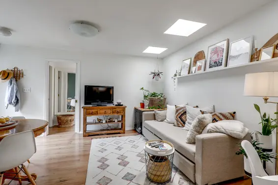 515 East 19th Street, North Vancouver - suite  