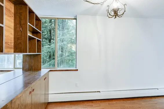 Dining Room - 309-2004 Fullerton Avenue  