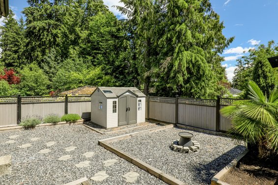 Lower Patio w/ fire pit  - 2400 Weymouth Place, North Vancouver