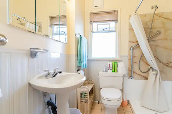 535 East 13th Street, North Vancouver For Sale - image 16