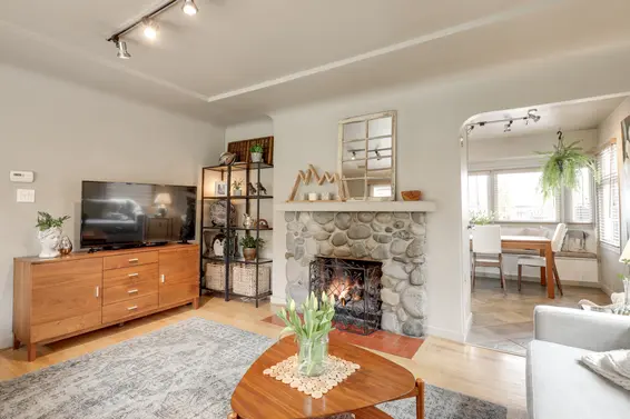 515 East 19th Street, North Vancouver - living room 4  