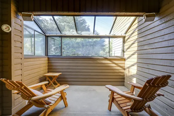 Solarium - 111-1910 Chesterfield Avenue, North Vancouver  