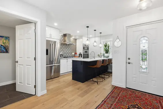 1585 Bowser Avenue, North Vancouver For Sale - image 7