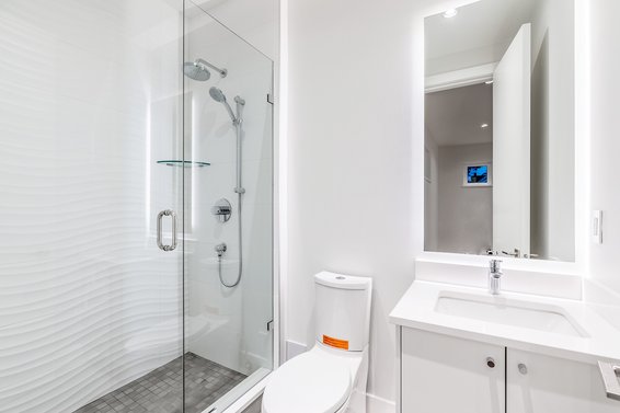 Ensuite - 528 East 11th Street, North Vancouver