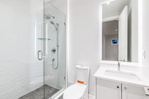 Ensuite - 528 East 11th Street, North Vancouver  