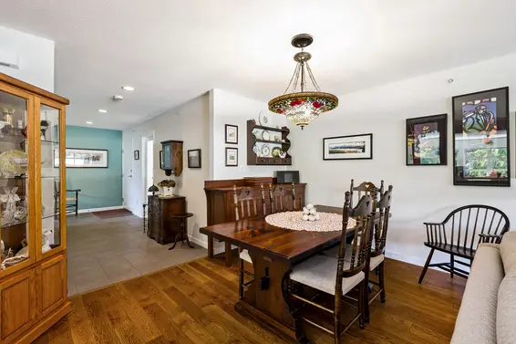 303 3750 Edgemont Boulevard, North Vancouver For Sale - image 7