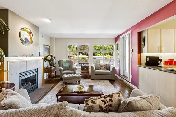 303 3750 Edgemont Boulevard, North Vancouver For Sale - image 4