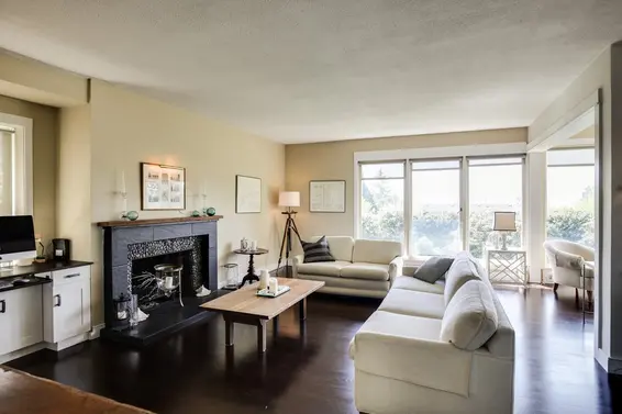 125 Carisbrooke Crescent, North Vancouver For Sale - image 5
