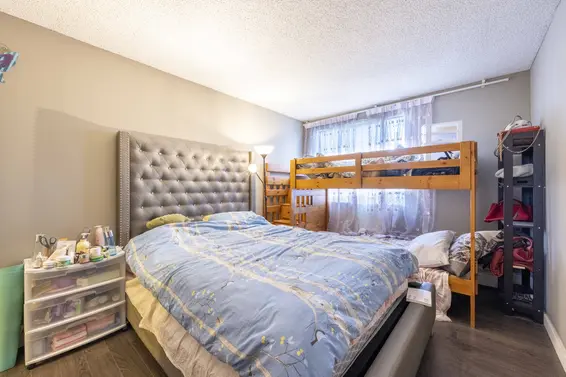 302 701 West Victoria Place  