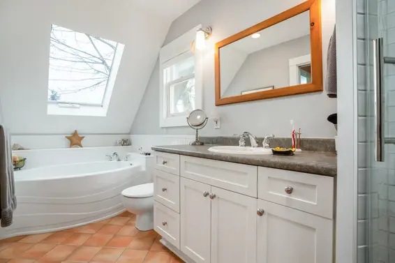 424 East Keith Road, North Vancouver For Sale - image 39