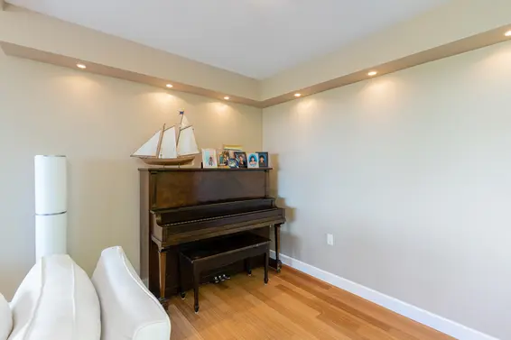 1070 Chamberlain Drive, North Vancouver For Sale - image 24