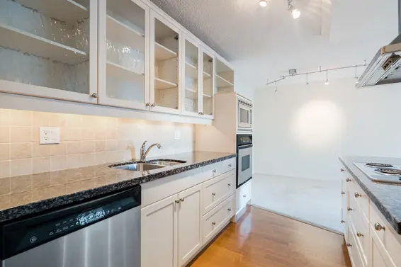 202 1341 Clyde Avenue, North Vancouver For Sale - image 7
