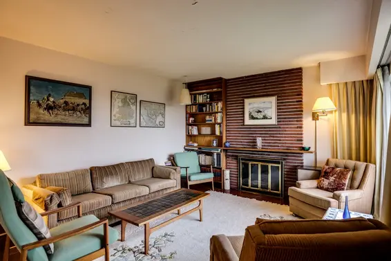 198 Carisbrooke Crescent, North Vancouver For Sale - image 4